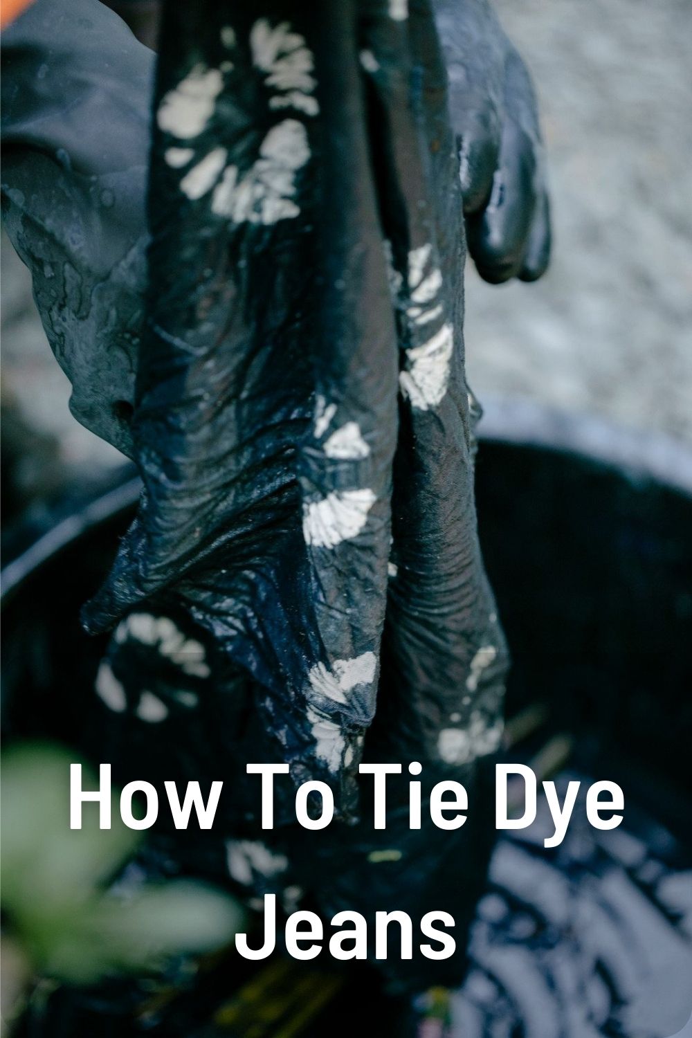 How To Tie Dye Jeans? (Complete Guide)